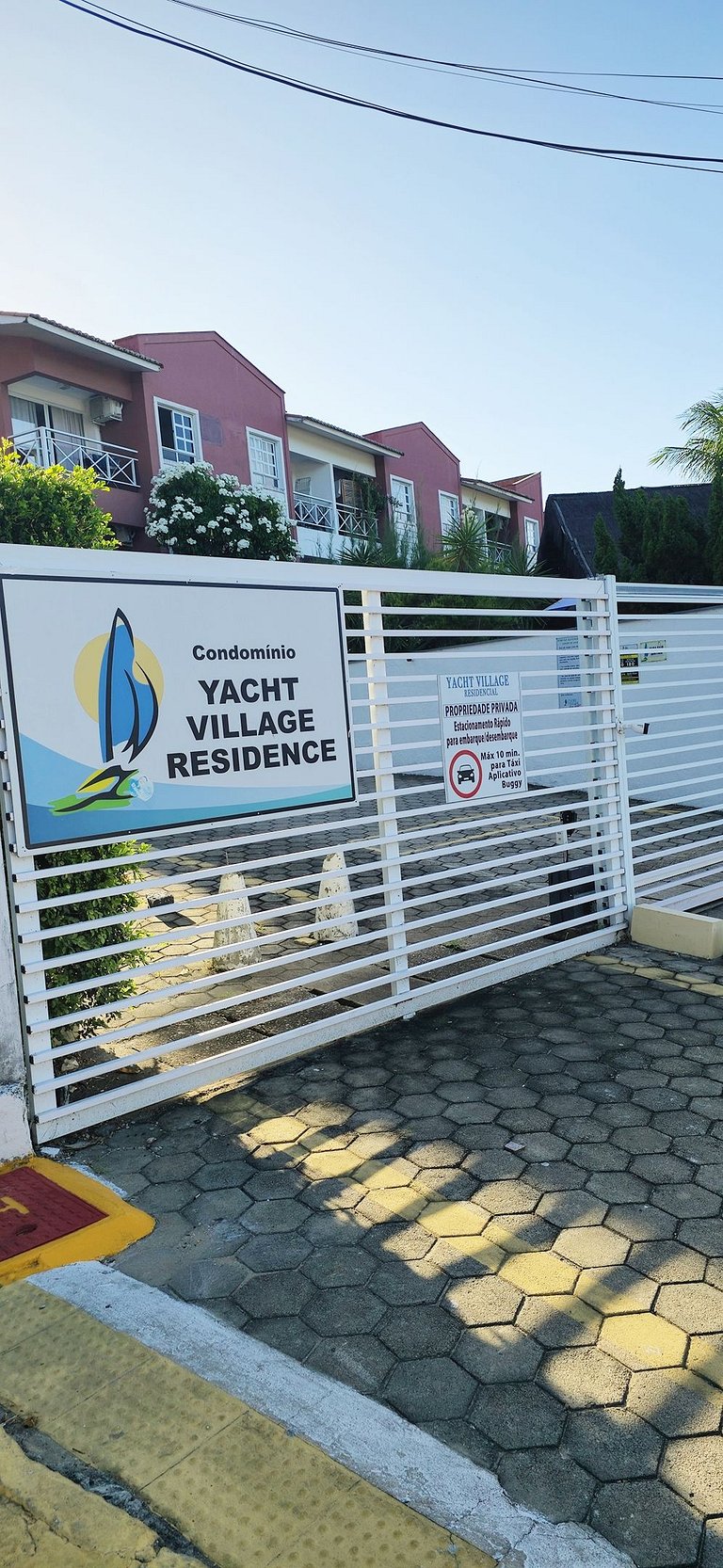 Yacht Village Praia JR